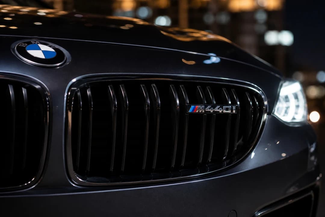 BMW 440i Convertible kidney grille and convertible badge detail for BMW 440i Convertible rental Dubai identity