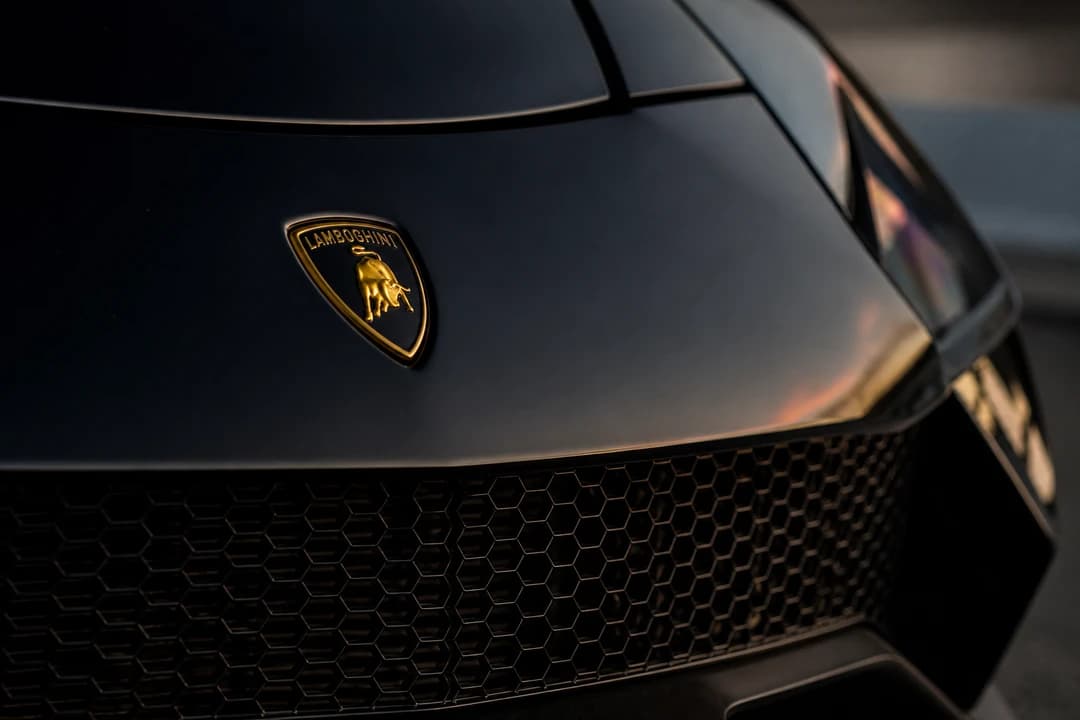 Lamborghini raging bull badge and hexagonal grille for Lamborghini Aventador rental Dubai identity