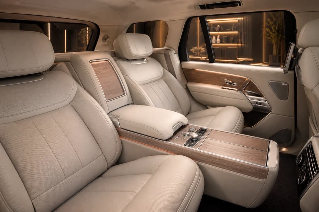 Range Rover Autobiography rear cabin lounge seats for Range Rover Autobiography rental Dubai guide VIP comfort