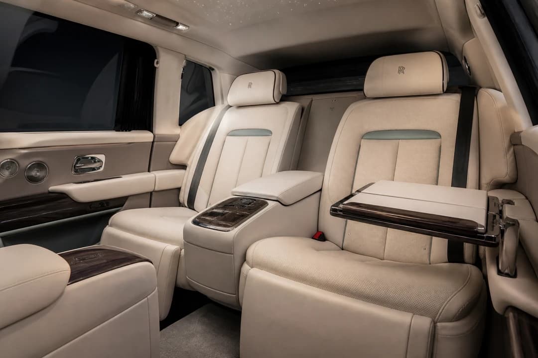 Rolls-Royce Cullinan rear cabin lounge for Rolls Royce Cullinan hire Dubai rear-seat comfort