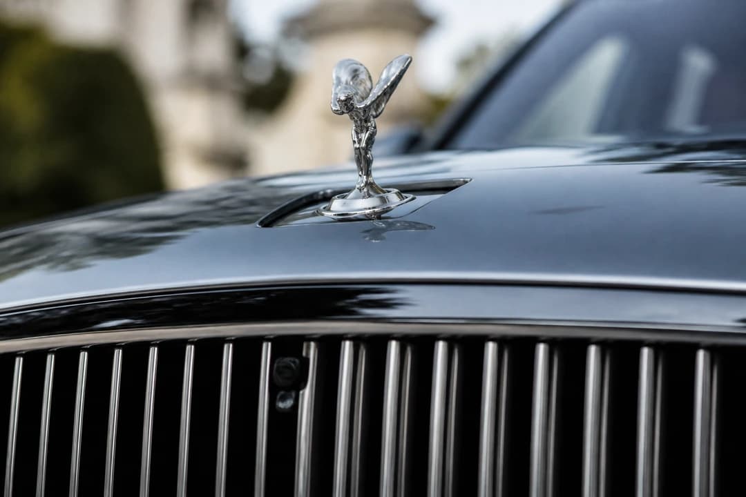 Rolls-Royce Cullinan Pantheon grille detail for Rolls Royce Cullinan rental Dubai identity