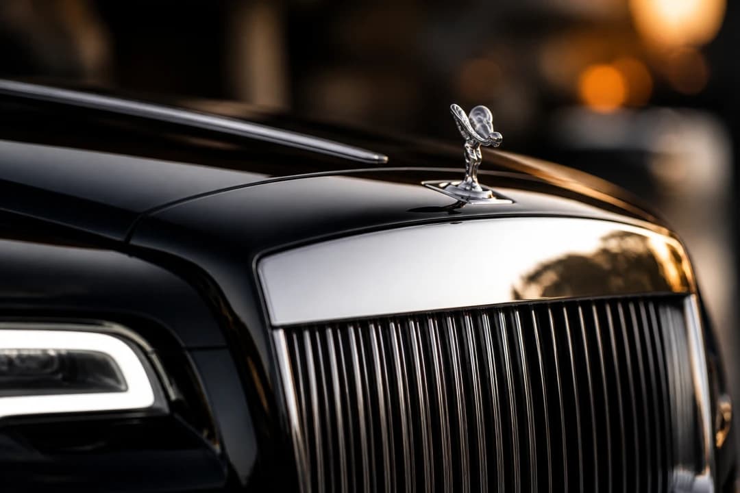 Rolls-Royce Dawn Pantheon grille and Spirit of Ecstasy detail for Rolls Royce Dawn rental Dubai identity