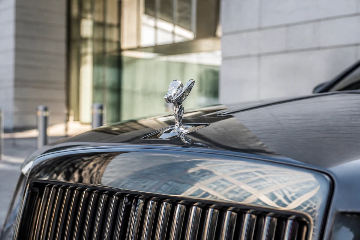 Rolls-Royce Ghost grille detail for executive presence on DIFC stone and glass