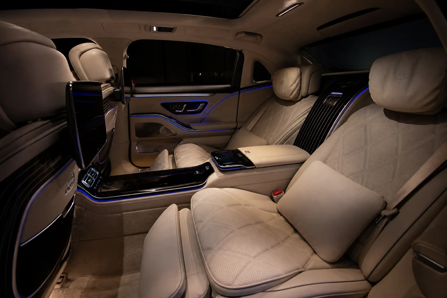 Mercedes-Maybach S 580 rear cabin for Mercedes Benz luxury car hire Dubai executive stays