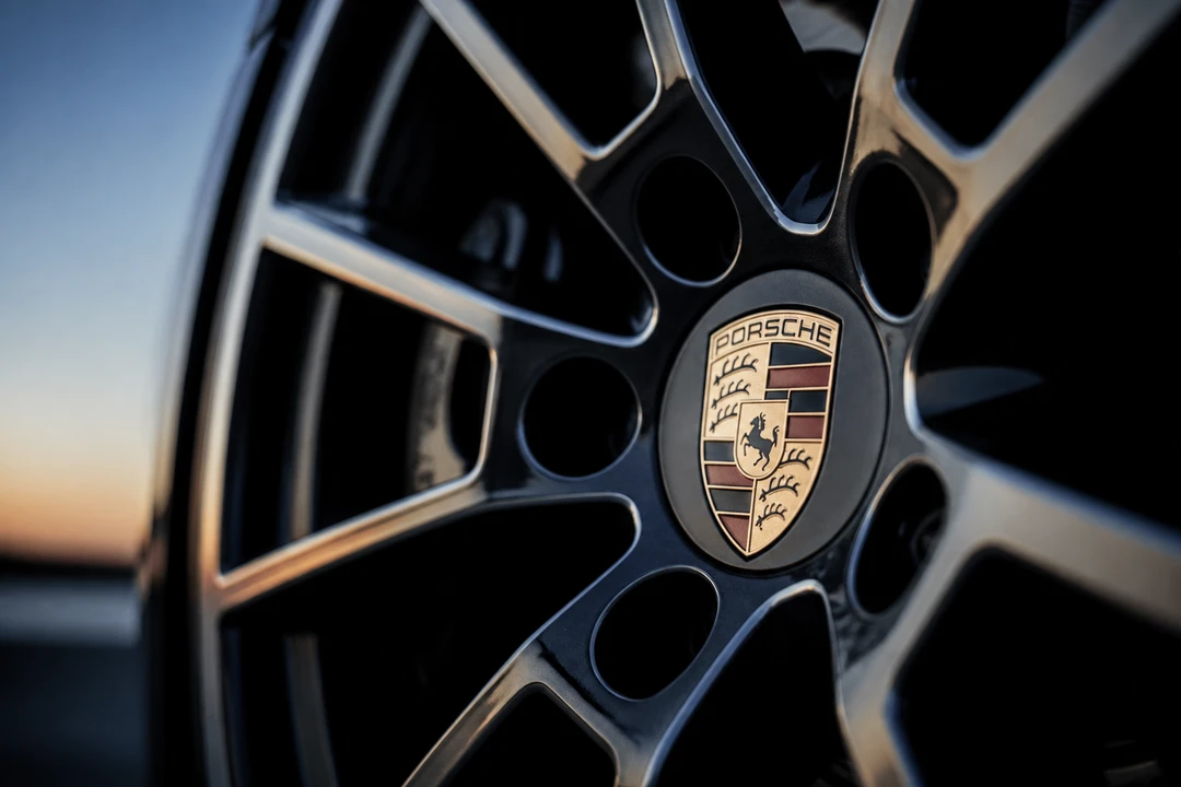 Porsche crest on a 911 Turbo S wheel for Porsche rental Dubai guide model identity